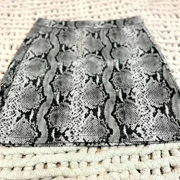Python Pleather Grey and Black Mini Skirt Size 6 - Picture 1 of 5